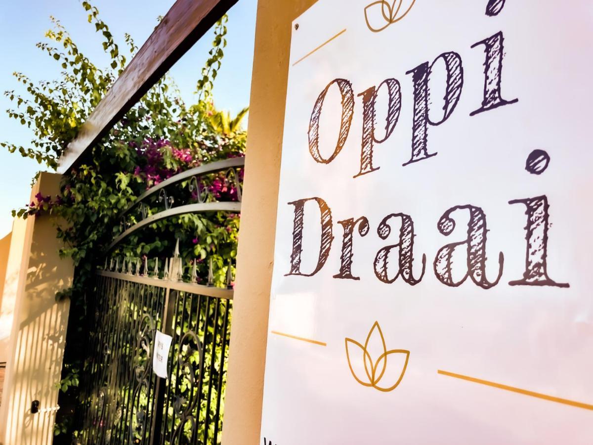 Oppi Draai Guesthouse Oudtshoorn Exterior photo