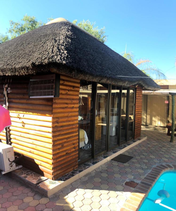 Oppi Draai Guesthouse Oudtshoorn Exterior photo